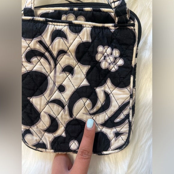 Vera Bradley cloth crossover bag with built in wallet black and white - Picture 4 of 10